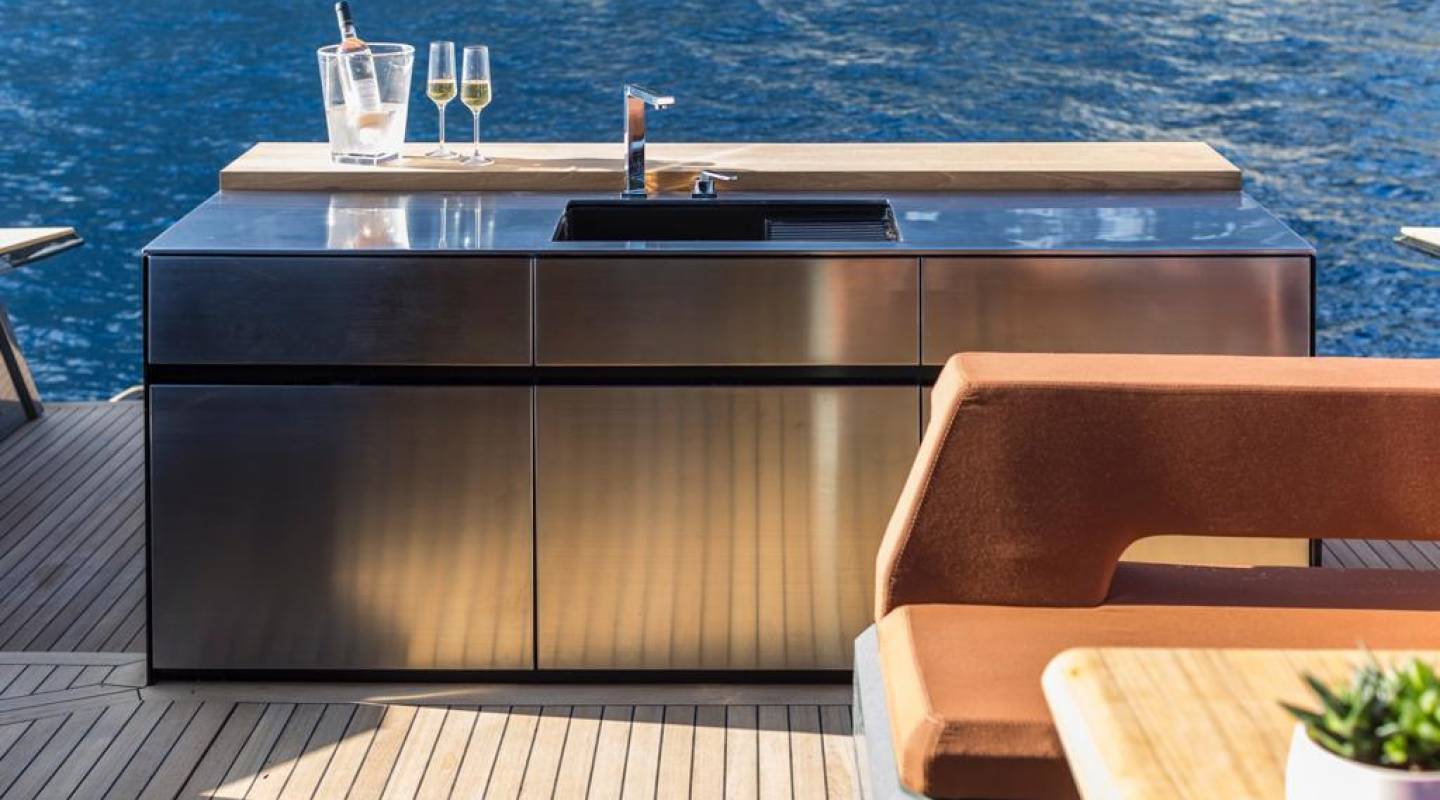 EVO Yachts Bar